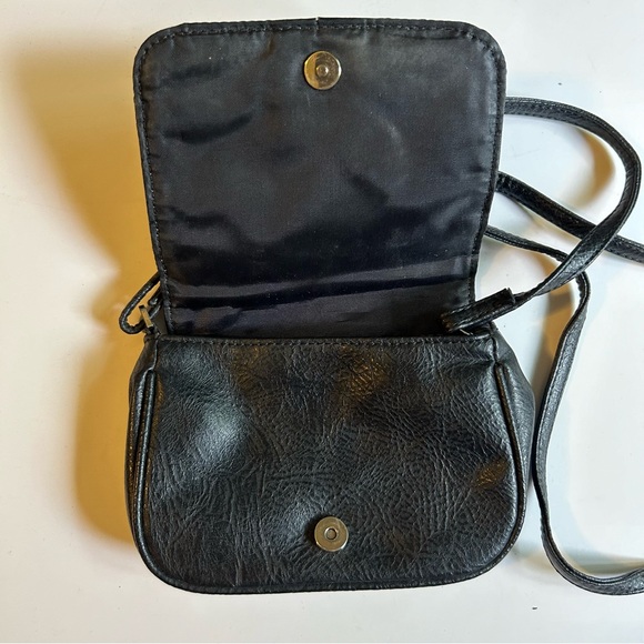 Kenneth Cole Reaction | Wooster Street Flap | Crossbody Purse | Black - Picture 3 of 12
